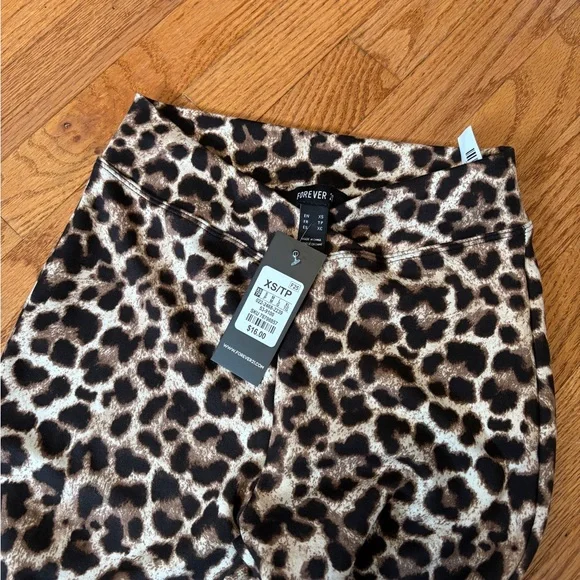 Leopard Print Flare Pants - Picture 3 of 3
